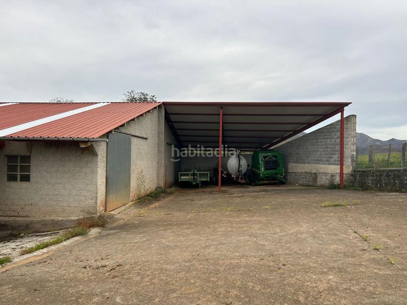 Foto cd95f3b9-f1ac-49c1-88e7-4960c04b20ab. Nau industrial a Cangas de Onís
