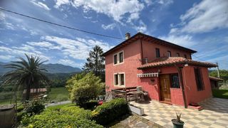 Casa  Sales. Venta de casa de indianos distribuida en 4 viviendas