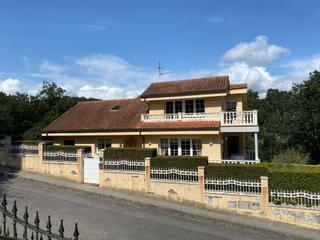 Maison  Caxidi. Chalet con piscina a 1 minuto del centro
