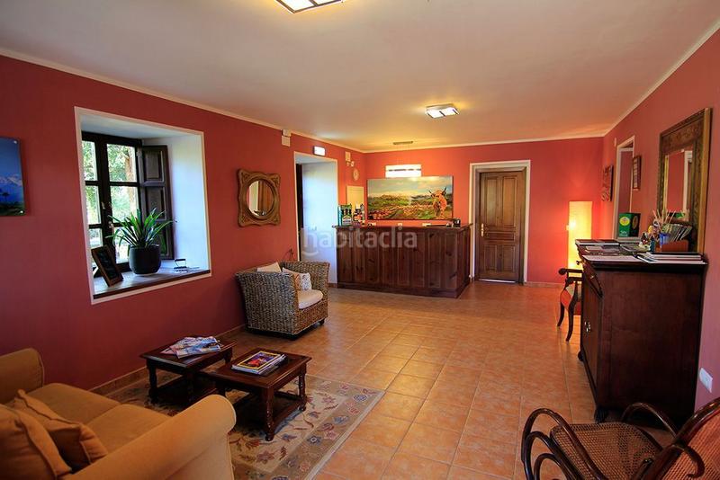 Foto 8c11c0e0-1070-4077-b8d1-83f4f25f379a. Édifice dans Parres