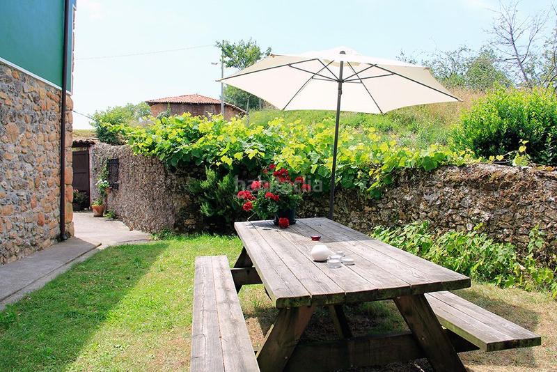 Foto 938133b1-8439-4ab5-800c-6f7739c47faa. Édifice dans Parres