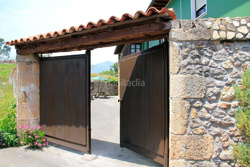 Foto 9725c3ee-9ccf-49ee-8f75-6bf02703e66d. Édifice dans Parres