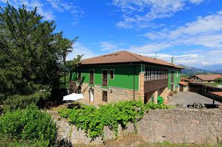 Edifici  Cuadroveña. Hotel con vivienda adosada cerca de arriondas