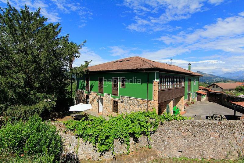 Foto 9f49c7fd-8c5b-4bc8-a101-c445dfc8c5c8. Édifice dans Parres