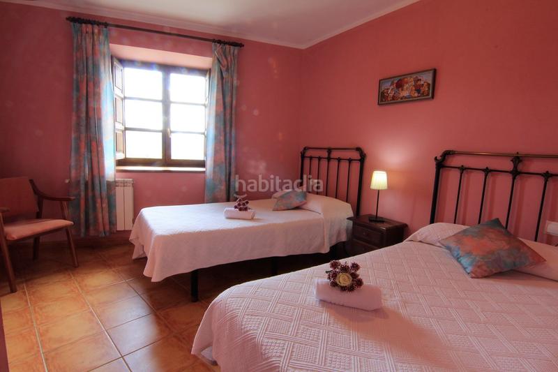 Foto c3521760-d86e-4aa4-b3c4-b186237ab471. Édifice dans Parres