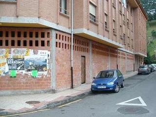 Local Comercial a Cangas de Onís. Gran local en zona de expansión comercial