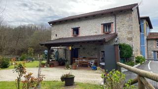 Maison à Cangas de Onís. Casa independiente de 300 m2 construidos  cerca de playas y pico