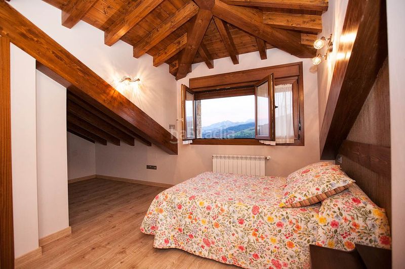 Foto 7029d456-1bde-45e9-b1f5-2264235ff040. Casa amb piscina a Parres