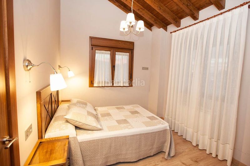 Foto ee9a99b7-50e0-41a0-9e69-70863475bfe3. Casa amb piscina a Parres