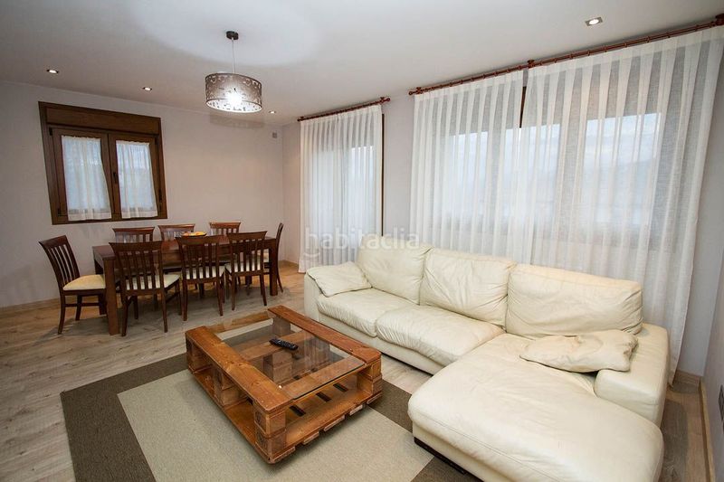 Foto f50cfeb9-a71f-4f5b-b456-ead9c4cd15fc. Casa amb piscina a Parres