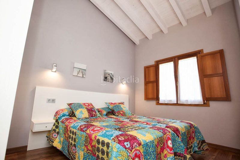 Foto fb60cd83-aff4-4adb-b3c8-397fe385fd2a. Casa amb piscina a Parres