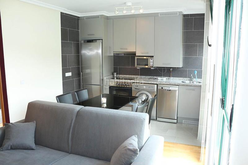 Foto 0f538681-ed58-4ace-8021-c9948b57aeb9. Casa conjunto de 4 viviendas con jardines y piscina en Parres