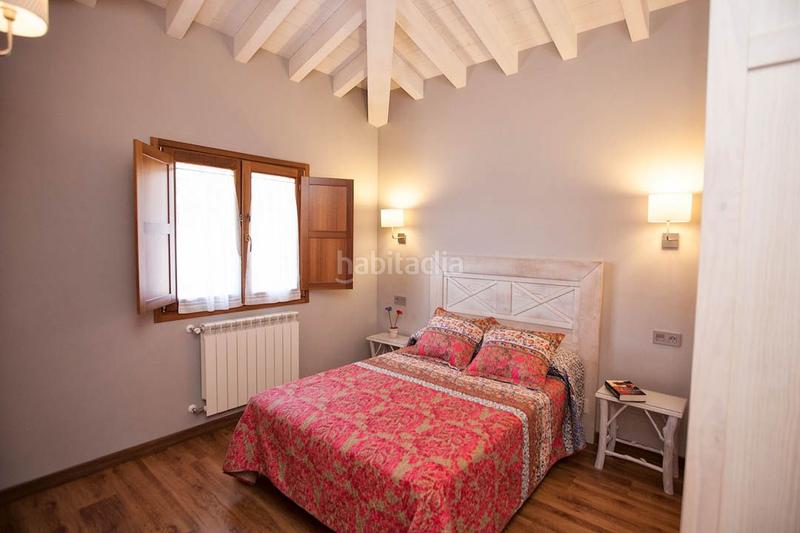 Foto 224cdaf9-9bf8-427a-b7f4-cb29055fde8f. Casa conjunto de 4 viviendas con jardines y piscina en Parres