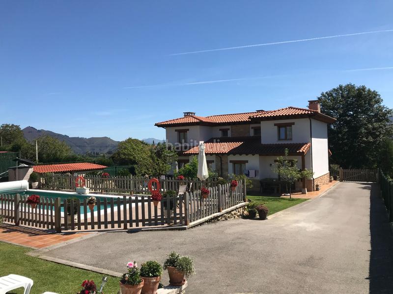 Foto 3671be75-0759-456b-862c-24ca17606910. Casa conjunto de 4 viviendas con jardines y piscina en Parres