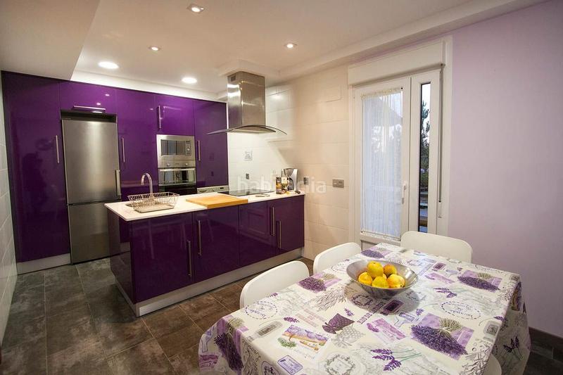 Foto a0dcfbce-8e62-4b50-80af-6a0361aebe9c. Casa conjunto de 4 viviendas con jardines y piscina en Parres