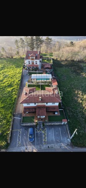 Foto 3e924bab-e661-4bb0-ab99-726098a52762. Edifici a Parres