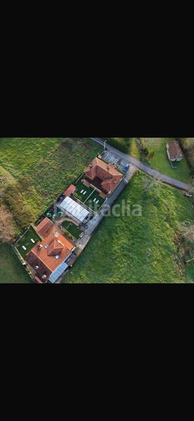 Foto 43e93683-c179-4ae0-a2b7-2235a6159269. Edifici a Parres