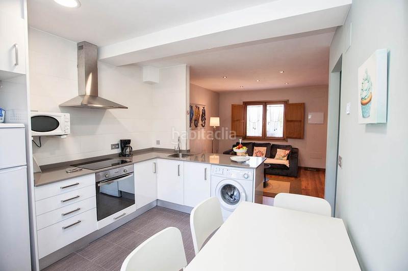 Foto 7fdd315d-f630-4521-9ed5-52ac0c001c6e. Édifice dans Parres