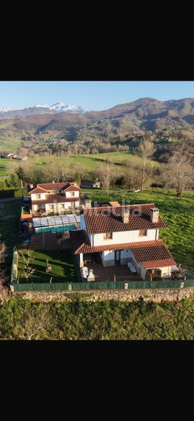 Foto c5ce1e14-e50e-481d-aa90-7d78a251871a. Edifici a Parres