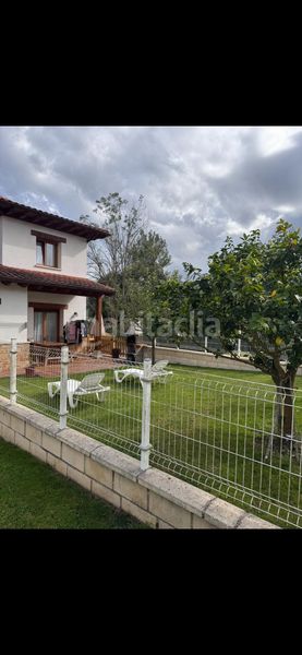 Foto d2246a76-6765-4a31-8609-f76a35cff878. Edifici a Parres