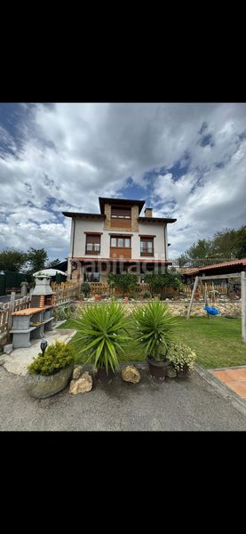 Foto ec7c3ac5-749c-4d05-9fbf-a1c40315be4c. Edifici a Parres