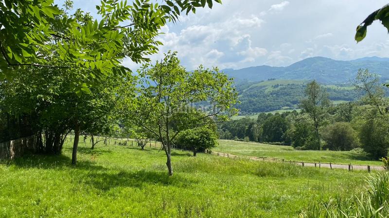 Foto fa176d96-77df-49a8-b62e-ac5dbdabef72. Terreno residencial finca parcelable con vistas a picos de europa en Cangas de Onís