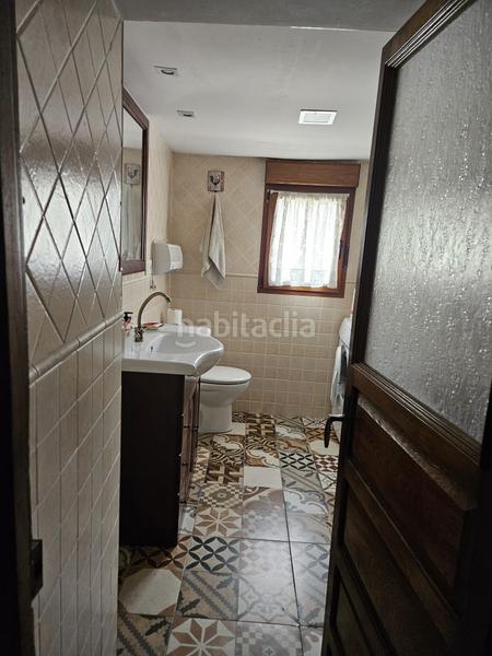 Foto f401f810-aeab-4728-9635-d8cfce223e07. Maison dans Parres