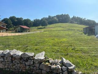 Terreny residencial a Cangas de Onís. Finca edificable cerca de la costa y de picos de europa