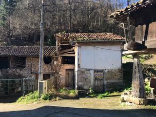 Maison  Santianes de tornín. Casa y cuadra con terreno cerca de cangas de onis