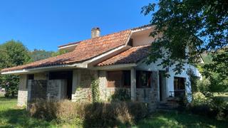 Casa a Parres. Chalet independiente con terreno al lado del rio sella