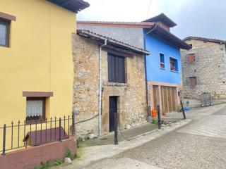 Maison jumelée à Onís. Cuadra de piedra para rehabilitar