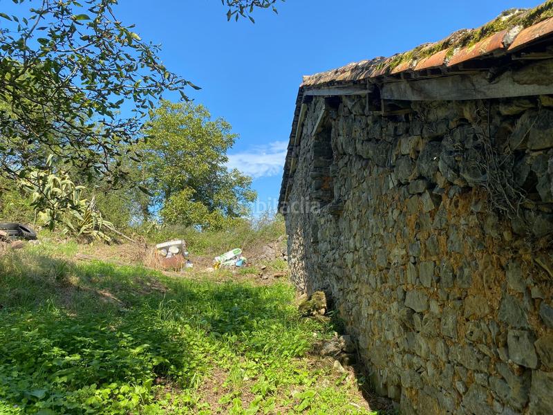 Foto 27c62597-c64c-4ea6-8087-55e7cc69cf02. Casa conjunto de 3 cuadras con terreno en Parres