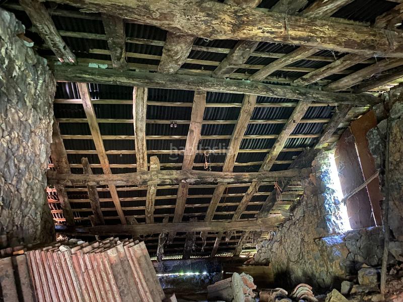 Foto 4d112f57-c42a-4e36-b28d-47e7071878d2. Casa conjunto de 3 cuadras con terreno en Parres