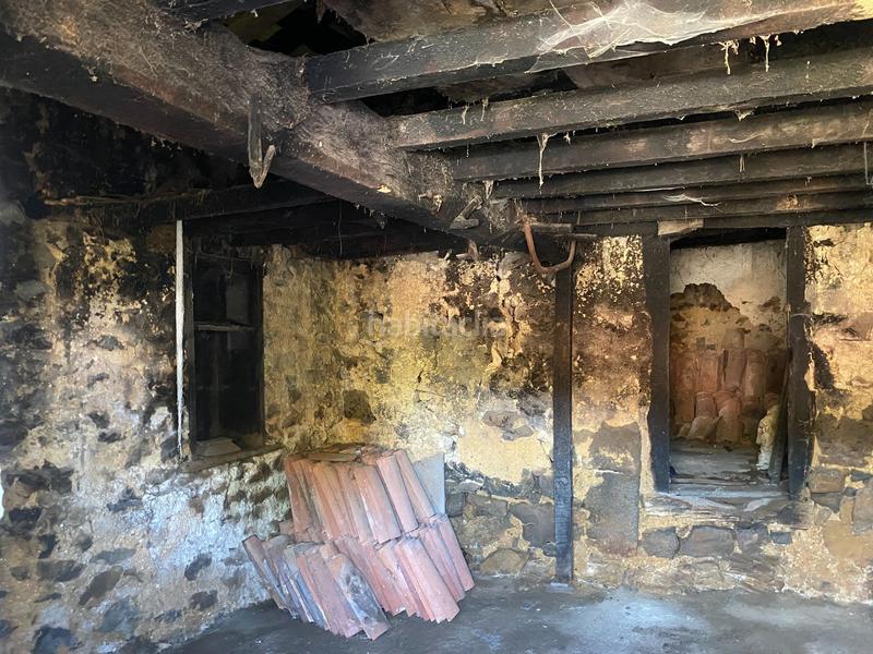 Foto 68622d32-fbcc-42f5-b4c5-7383d7b6b0b3. Casa conjunto de 3 cuadras con terreno en Parres