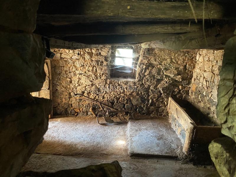 Foto 7cf5467a-8f2a-4b74-98b0-9551d3b9cc83. Casa conjunto de 3 cuadras con terreno en Parres