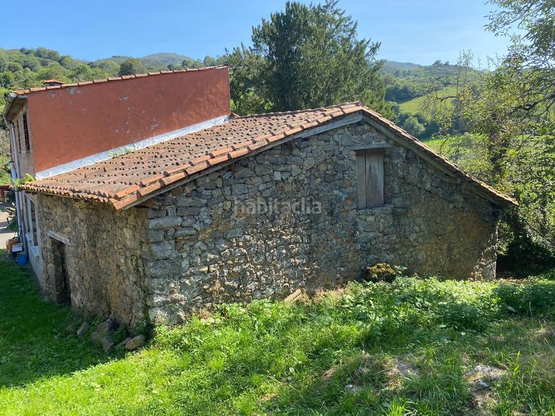 Foto e48ca168-6c6a-442d-86e4-a0c88f8c8189. Casa conjunto de 3 cuadras con terreno en Parres