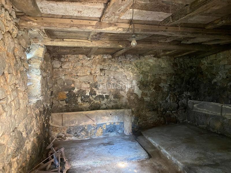 Foto fbe057c3-d7c0-405e-aa4d-bc3350b0d7b5. Casa conjunto de 3 cuadras con terreno en Parres