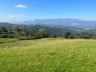 Terreno residencial en Parres. Finca edifcable de 5.700 m2