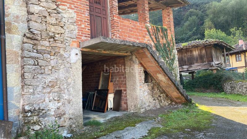 Foto 21bde555-ffa2-4f59-9f09-dac05e4db670. Casa adossada a Parres