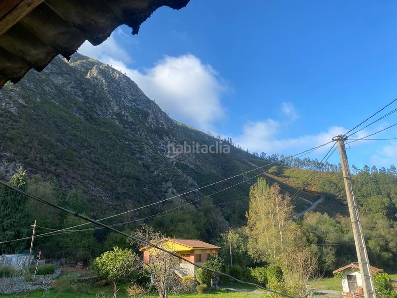 Foto a3d3990a-1528-4207-af5f-c5064c184c02. Casa adossada a Parres