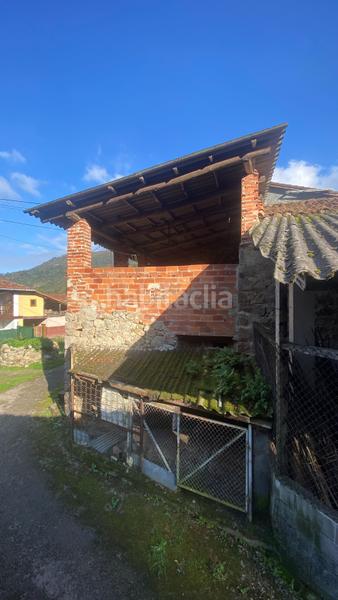 Foto b96eef38-8b32-4cc9-8a83-ffe7bdfaaf76. Casa adossada a Parres