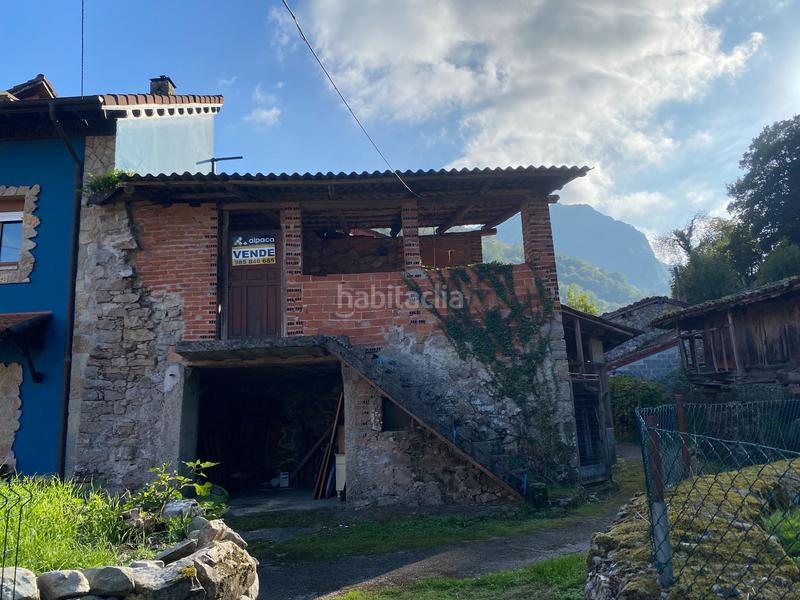 Foto b9cbea34-6543-47fd-b2ea-e6792fc55c7a. Casa adossada a Parres