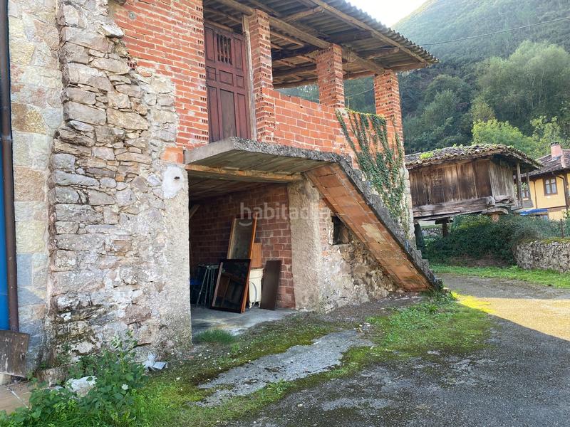 Foto cb5cc262-a025-4143-98aa-4445be53525a. Casa adossada a Parres