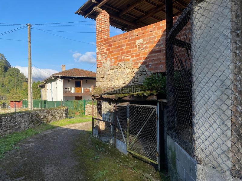 Foto dc2b517e-f966-431b-9b98-2c48f5a18f0e. Casa adossada a Parres