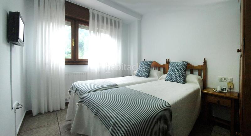 Foto e4850cd6-e3e3-44d5-a87d-9f118bba5747. Édifice dans Cangas de Onís