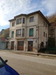 Edifici a Parres. Edificio en arriondas para rehabilitar.