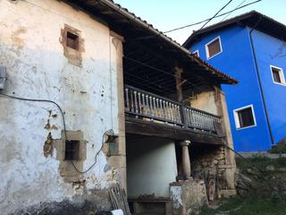 House in Perlleces. Casa de piedra  en pueblo a 6 km. de cangas de onís