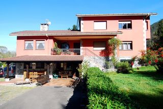 Casa a Cangas de Onís. Casa independiente con finca de 4.003 m entre cangas de onis y a