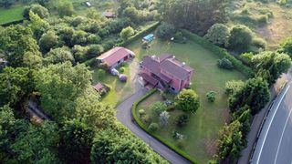 Casa in Cangas de Onís. Casa independiente con finca de 4.003 m entre cangas de onis y a