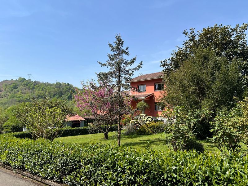 Foto 65d2c5fc-ddb4-4e3d-9ec2-f2b3c996eee9. Casa amb calefacció a Cangas de Onís